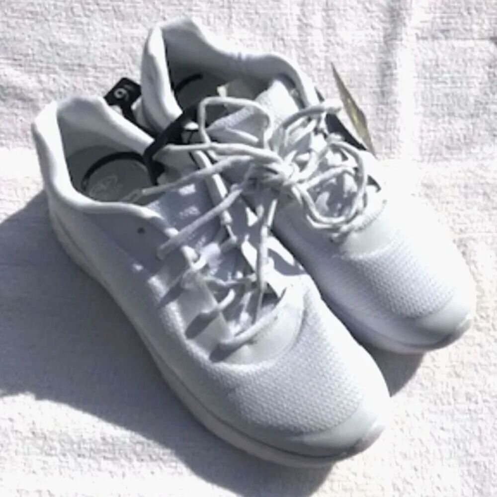 Women's Size: 7 Memory Foam Sneakers . Casual or Fashion . New w/ Tags